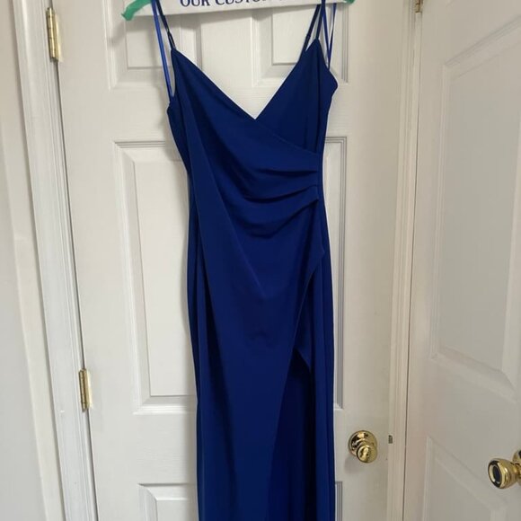 Formal dress - Picture 1 of 2